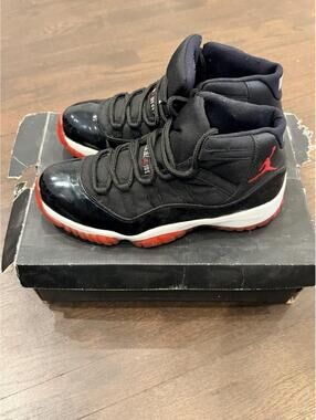 Size 9.5 - Jordan 11 Retro - Bred / Playoffs (2012) - 100% AUTHENTIC (DAM BOX)